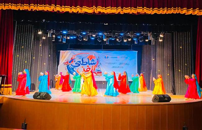 عروض لفرقتي أطفال الأنفوشي والمنيا في شاطيء الفن بالغردقة 