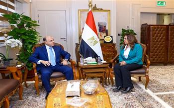 وزيرة التنمية المحلية والبيئة تناقش مع محافظ الغربية إجراءات تنفيذ وإحكام منظومة المخلفات 