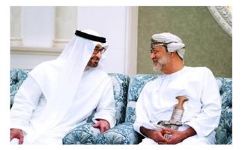 الرئيس الإماراتي وسلطان عمان يبحثان آفاق تعزيز التعاون وتطورات الأوضاع بالمنطقة