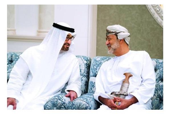 الرئيس الإماراتي وسلطان عمان يبحثان آفاق تعزيز التعاون وتطورات الأوضاع بالمنطقة