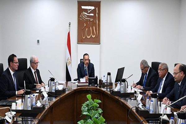 رئيس الوزراء يتابع مستجدات الموقف التنفيذي لمشروعات تطوير الشركة القابضة للغزل والنسيج