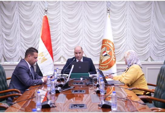 وزير العمل يعقد اجتماعًا للجنة الدائمة المعنية بمتابعة وتيسير إجراءات تأسيس المنظمات النقابية العمالية