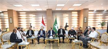 وفد الأمانة العامة لحزب الجبهة الوطنية  يقدم واجب العزاء لأهالي وأسر ضحايا حادث الدواويس «شهداء لقمة العيش» 