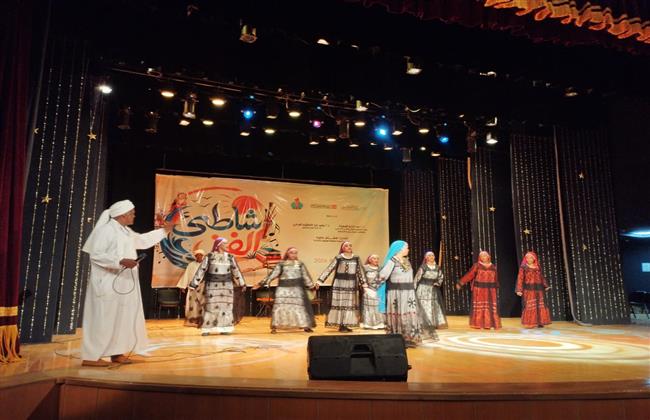 عروض الفلكلور المنياوي والنوبي تزين حفلات "شاطئ الفن" بالغردقة 