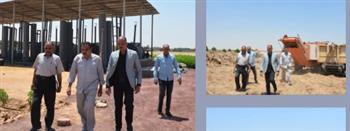 نائب محافظ الوادي الجديد يتفقّد أعمال تطوير مصنع المخلفات الزراعية بالخارجة