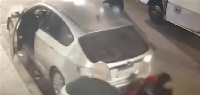 كانوا قاعدين في الشارع.. سيدة تصدم أشخاصًا بسيارتها خلال الرجوع للخلف في الإسكندرية
