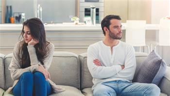 من المال إلى الأعمال المنزلية.. مشكلات صغيرة تهدد استقرار الحياة الزوجية