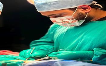فريق طبي من جامعة الأزهر ينجح في إجراء عملية جراحية دقيقة لطفلة بمستشفى بئر العبد