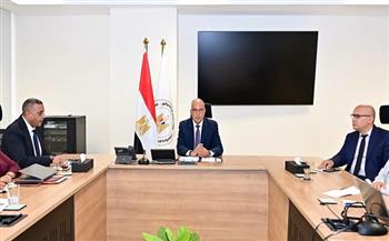 وزير الري يتابع أعمال هيئة الصرف ويستعرض الرؤية المستقبلية لتطوير منظومة العمل بها