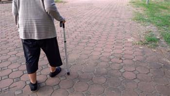 بعد عمر الـ60.. علامات في طريقة المشي لا تهمليها