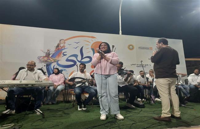 فرقة مصطفى كامل للموسيقى العربية في "شاطئ الفن" بجمصة
