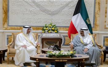 أمير الكويت وولي العهد يبحثان مع الأمين العام لمجلس التعاون تعزيز مسيرة العمل الخليجي المشترك