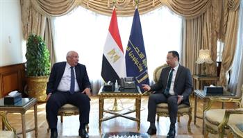 وزير الاتصالات يبحث مع محافظ مطروح الموقف التنفيذي لمشروعات الاتصالات وتكنولوجيا المعلومات بالمحافظة