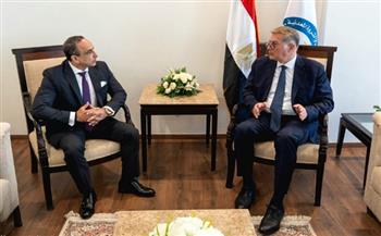 وزير البترول يبحث مع «هاليبرتون» زيادة الإنتاج باستخدام الحفر الأفقي والتكسير الهيدروليكي
