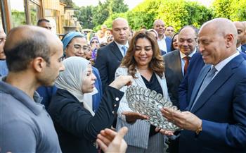 وزيرة التنمية المحلية والبيئة تشارك في افتتاح فعاليات بازار صعيد مصر