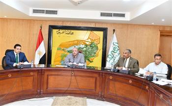 محافظ الفيوم يتابع موقف مشروعات الخطة الاستثمارية ويشدد على سرعة إنهاء الإجراءات