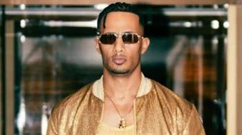 محمد رمضان ينصح طفلًا ليصبح نمبر وان: حافظ على صلاتك وبر أهلك