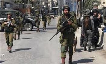قوات الاحتلال تعتقل ما لا يقل عن 31 فلسطينيا من بينهم وزير شؤون القدس