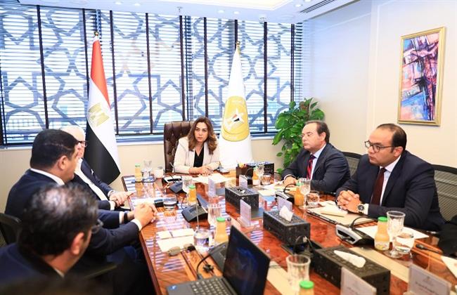 وزيرة التنمية المحلية والبيئة تبحث تعزيز الاستدامة البيئية بمشروع "برج فوربس العالمي"