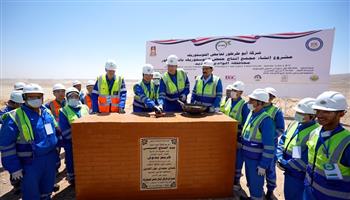 وزير البترول يضع حجر أساس مجمع أبوطرطور.. 250 ألف طن سنويًا من حامض الفوسفوريك
