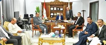محافظ قنا يلتقي أعضاء مجلسي النواب والشيوخ لبحث دعم جهود التنمية وخدمة المواطنين