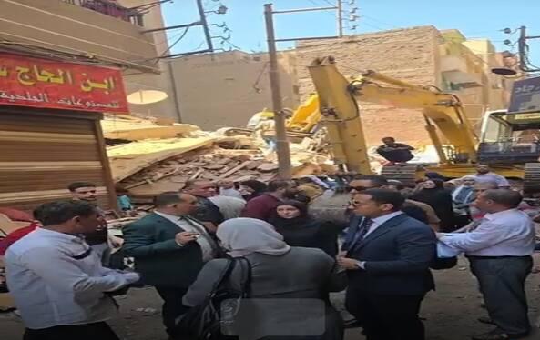 النيابة الإدارية تعاين موقع العقار المنهار بزفتى في الغربية وتباشر التحقيقات