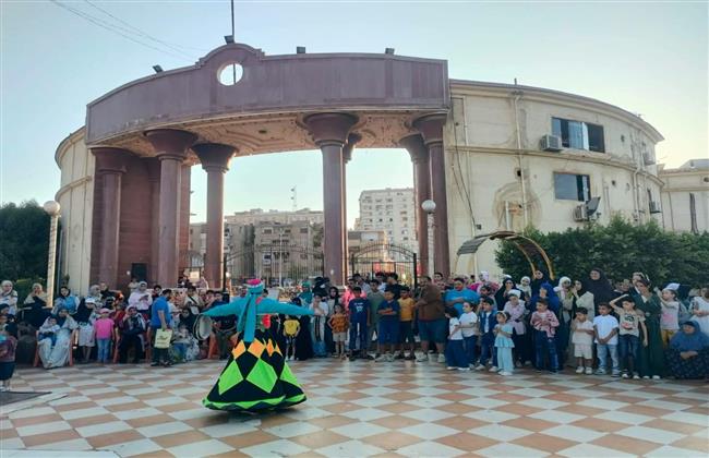 فرقة الفنون الشعبية تواصل عروضها ضمن فعاليات "شارع الفن" بكفر الشيخ
