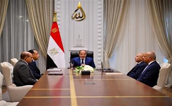 الرئيس السيسي يشدد على ضرورة الاهتمام بالمشروعات اللوجيستية والنقل لتعزيز التكامل التجاري والاقتصادي 