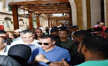 محافظ أسوان يشدد على تكثيف الحملات المرورية لضمان الانضباط المروري بالسوق السياحي القديم