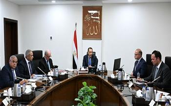 رئيس الوزراء يناقش مقترحات نقل ملكية عدد من الشركات القابضة وشركاتها التابعة من قطاع الأعمال العام