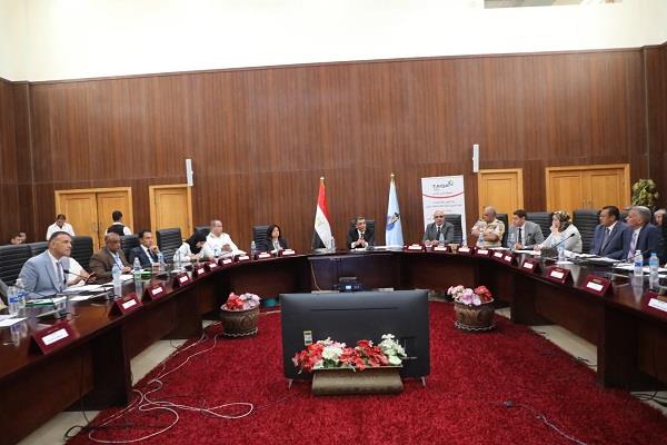 محافظ البحر الأحمر يترأس اجتماع المجلس التنفيذي ويوجه بحل كافة المعوقات التي تواجه قطاعي الكهرباء والمياه 