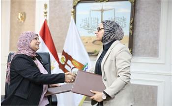محافظ الوادي الجديد توقع عقد إنشاء مدرسة تمريض خاصة بمركز الداخلة