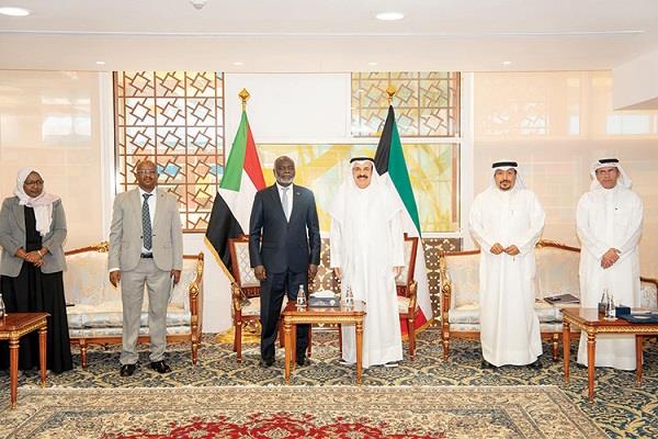 وزير مالية الكويت يبحث مع نظيره السوداني الخطط الكفيلة بتنمية العلاقات بين البلدين خلال الفترة المقبلة