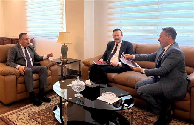 عبدالعزيز قنصوة يلتقي رئيس قطاع المسرح ورئيس البيت الفني للمسرح لمتابعة ملفات العمل المسرحي