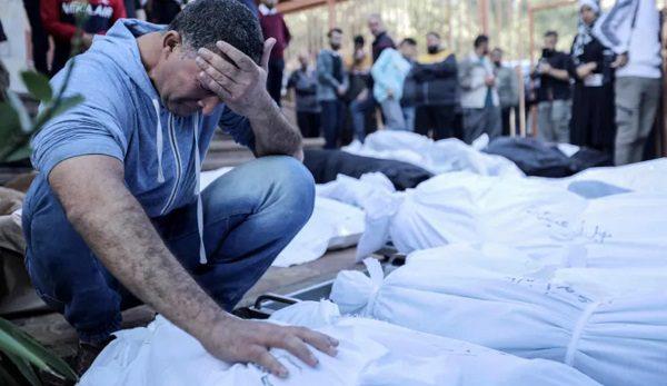 الصحة الفلسطينية: أكثر من 7 آلاف جثمان لايزالون تحت الأنقاض ونواجه الكثير من الصعوبات لانتشالهم