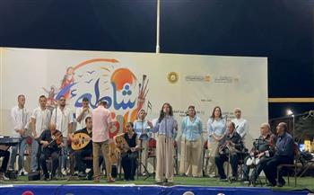 "شاطئ الفن" بجمصة.. كورال التذوق يقدم ليلة طربية وسط تفاعل جماهيري