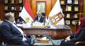محافظ الوادي الجديد تلتقي رئيس الإدارة المركزية لإقليم وسط الصعيد الثقافي