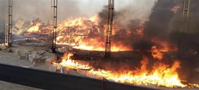 حريق هائل يلتهم مصنعًا لتعبئة وتصدير البرتقال في منيا القمح بالشرقية  
