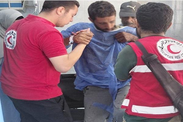 الهلال الأحمر يقدم الدعم النفسي والإغاثي لمصابي حادث انقلاب سيارة عمال بالمنوفية 