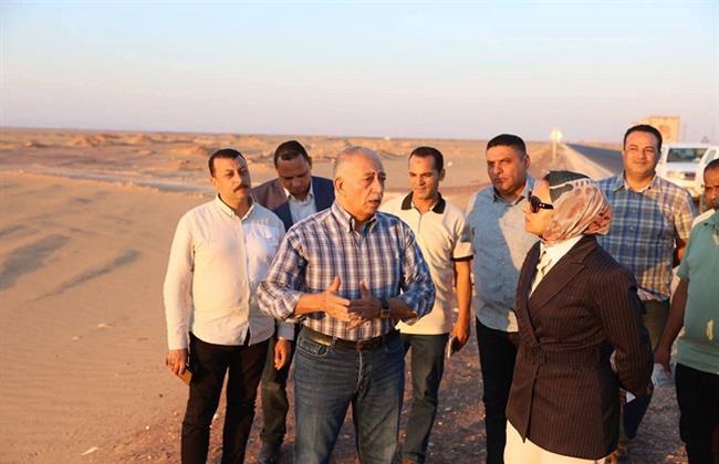 محافظ الوادي الجديد: إنشاء مجمع صناعات على مساحة 50 فدانًا لخدمة التوسع الزراعي بطريق "بلاط - العوينات"