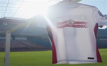 الدوري الممتاز..لاعبو  الزمالك بهدون القميص رقم واحد للجماهير في المدرجات