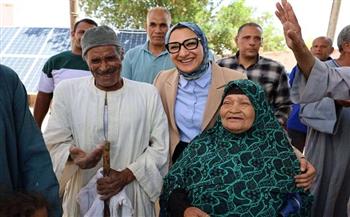 محافظ الوادي الجديد: نحرص على توفير أوجه الدعم والخدمات اللازمة لأهالي قرى الشب بباريس