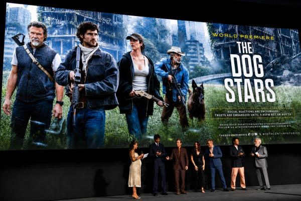 العرض العالمي الأول لفيلم The Dog Stars في لندن بحضور ريدلي سكوت ونجوم العمل.. ورسالة عن الأمل والإنسانية  