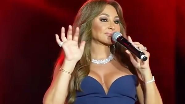 إليسا تشعل حفل الساحل الشمالي برسالة حب للمصريين: «وحشتوني»  