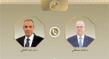 وزير الخارجية يؤكد لرئيس وزراء فلسطين رفض مصر القاطع لأية محاولات لضم الأراضي الفلسطينية أو التهجير منها