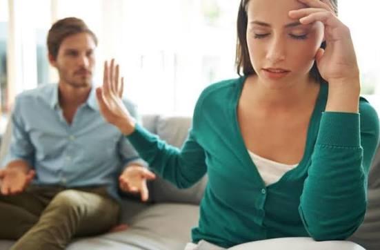 بين الصمت والجدال.. أخطاء تضعف الحوار بين الزوجين وطرق لتواصل فعال بينكما