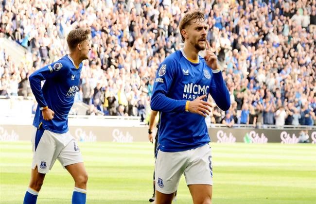 الدوري الإنجليزي.. إيفرتون يهزم كريستال بالاس.. وليدز  يتخطى نوتينجهام فورست  