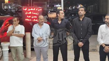 حسن عيد يتلقى عزاء زوجته بمسجد الحامدية الشاذلية وسط حضور الأسرة والأصدقاء
