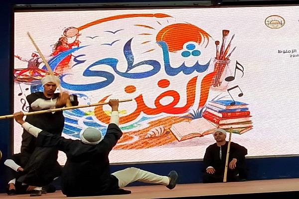 فرقة الفنون الشعبية تتألق بعرض فني في «ليالي شاطئ الفن» بمرسى مطروح