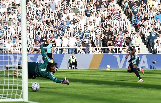 الدوري الإنجليزي.. إيلانجا يضع نيوكاسل في المقدمة مبكرًا أمام ليفربول